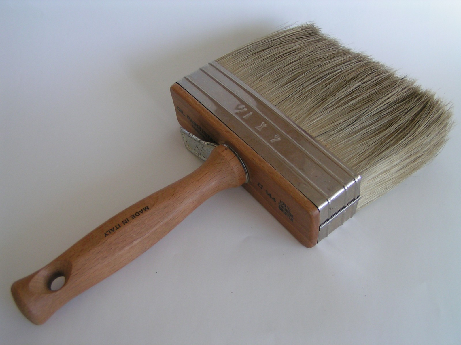 Vtg large 5 1/2" (4 x 14) Chinese bristle brush Italy wood handle, oil/stain, VG