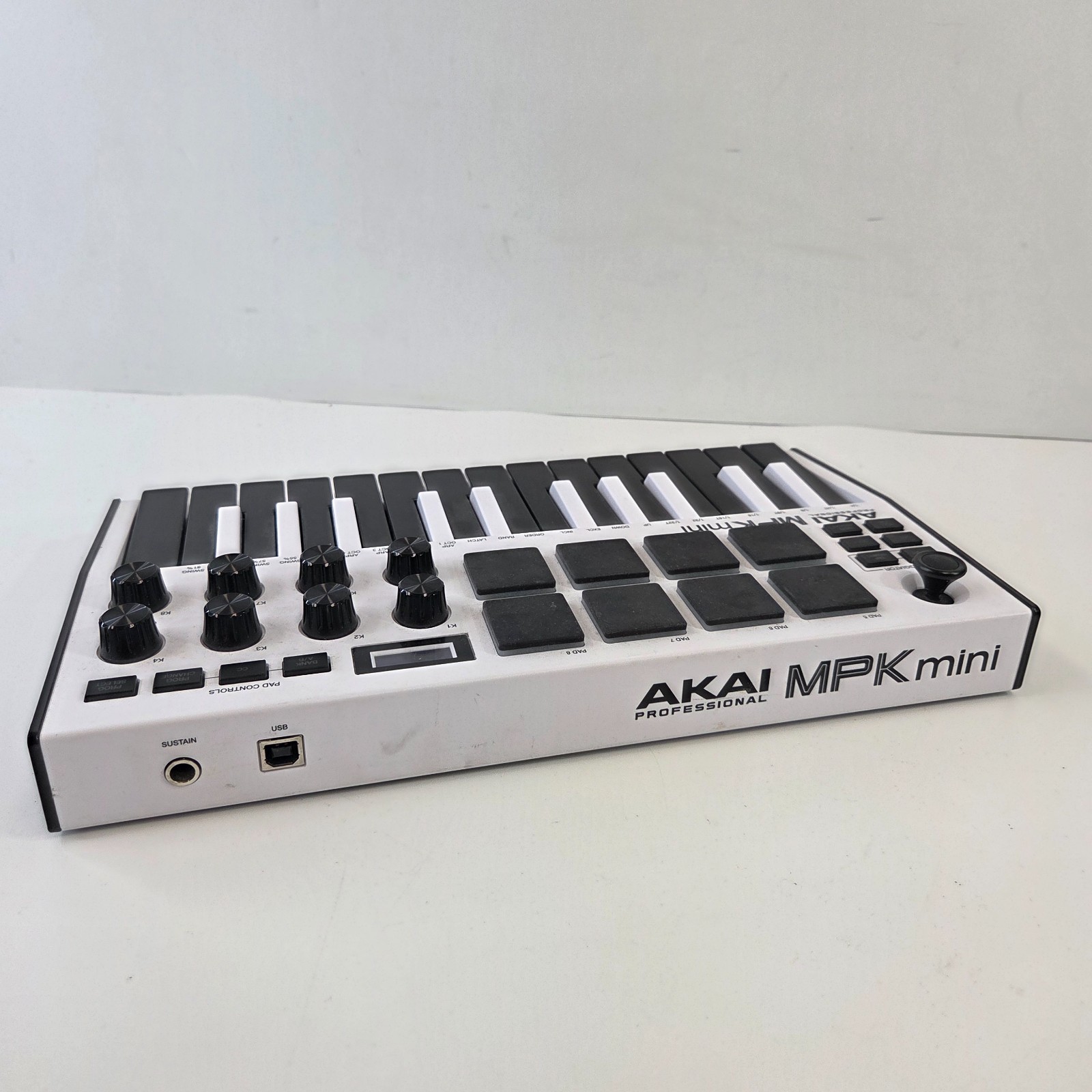 Akai Professional MPK Mini MIDI Keyboard Controller White w/ 37 Black Keys