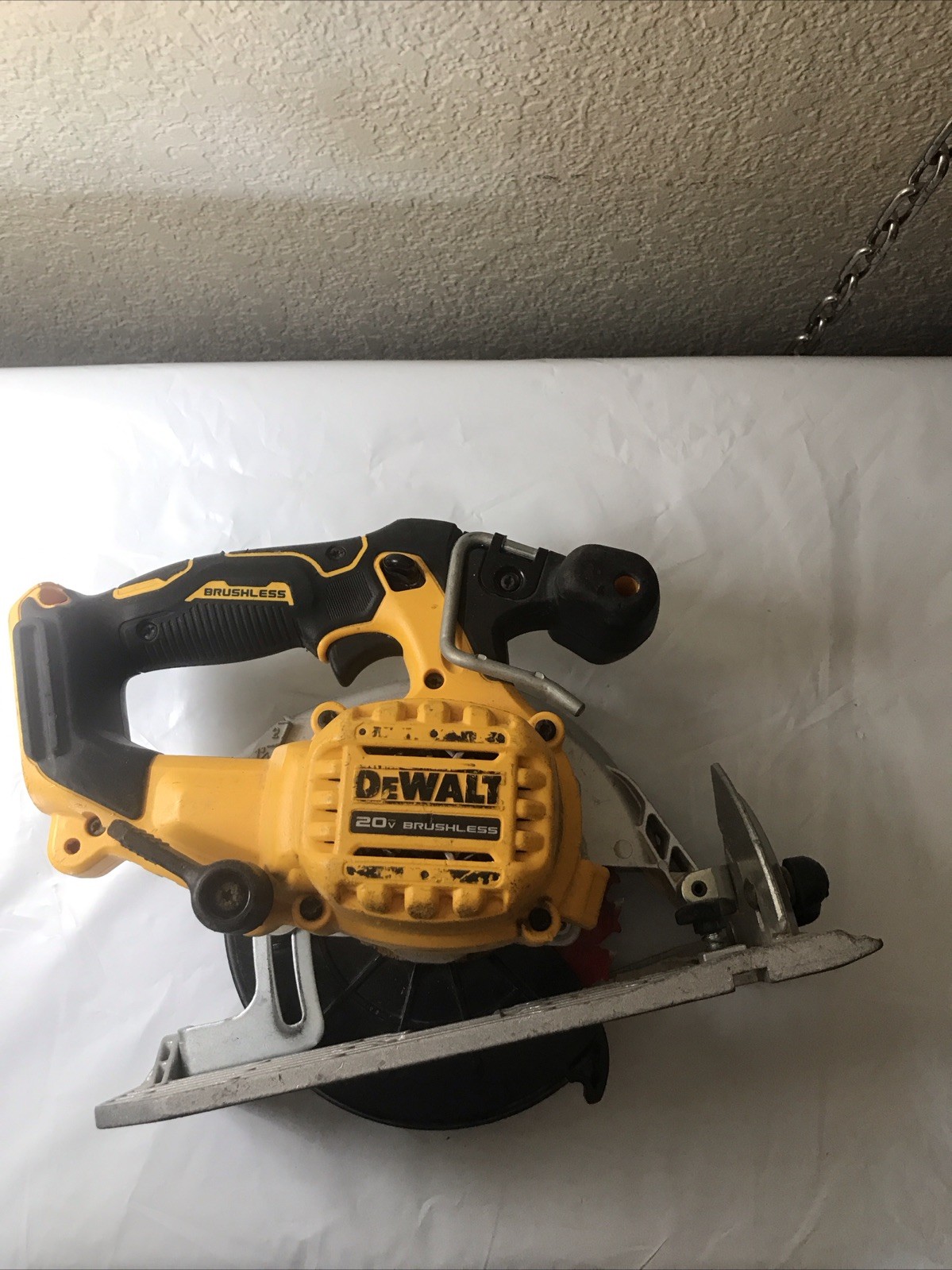 DEWALT 20V MAX Circular Saw, 6-1/2-Inch Blade, 460 MWO Engine, 0-50 Degree Bevel