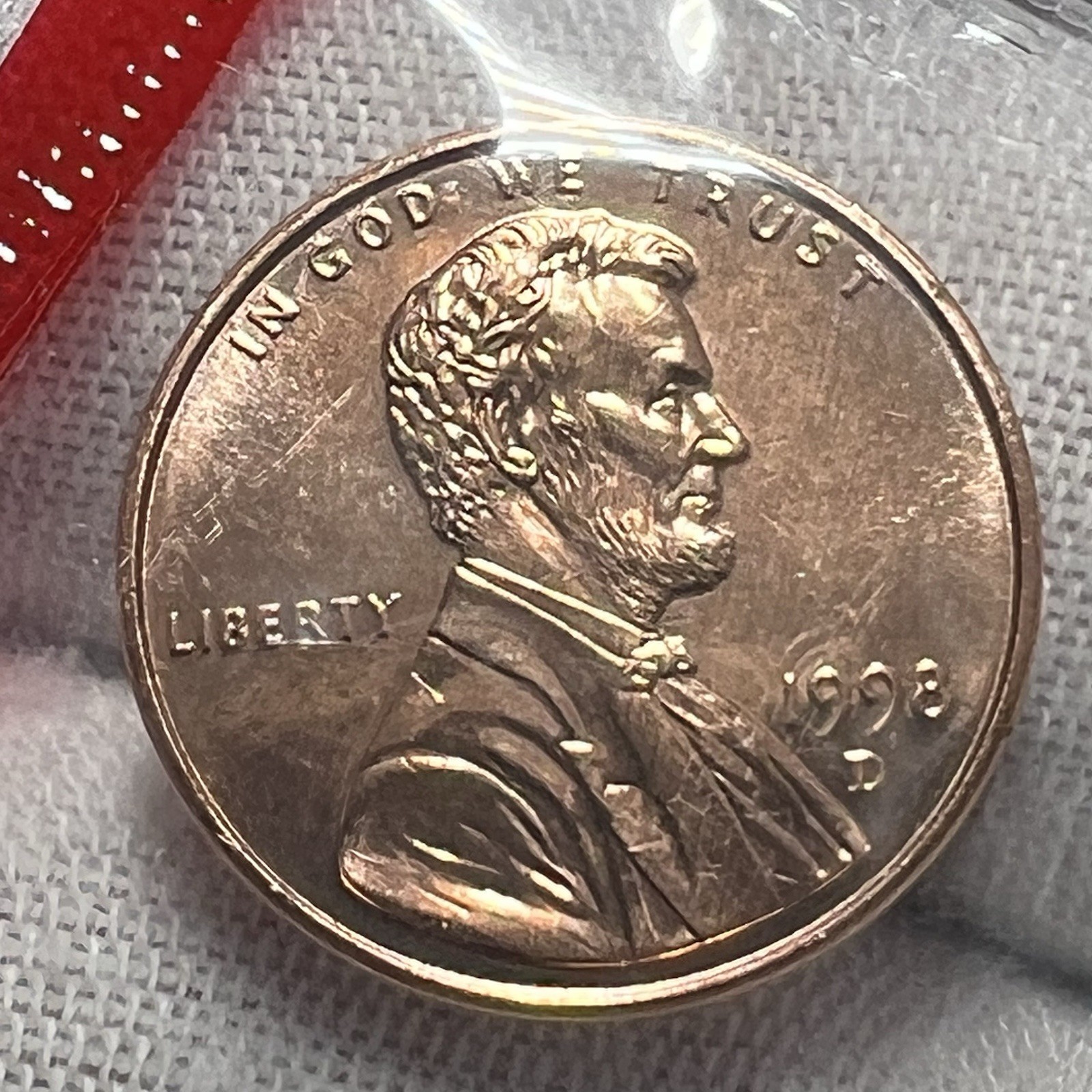 1998-P&D Lincoln Memorial Cents BU in Mint Cello receive 2 coins pictured #3139