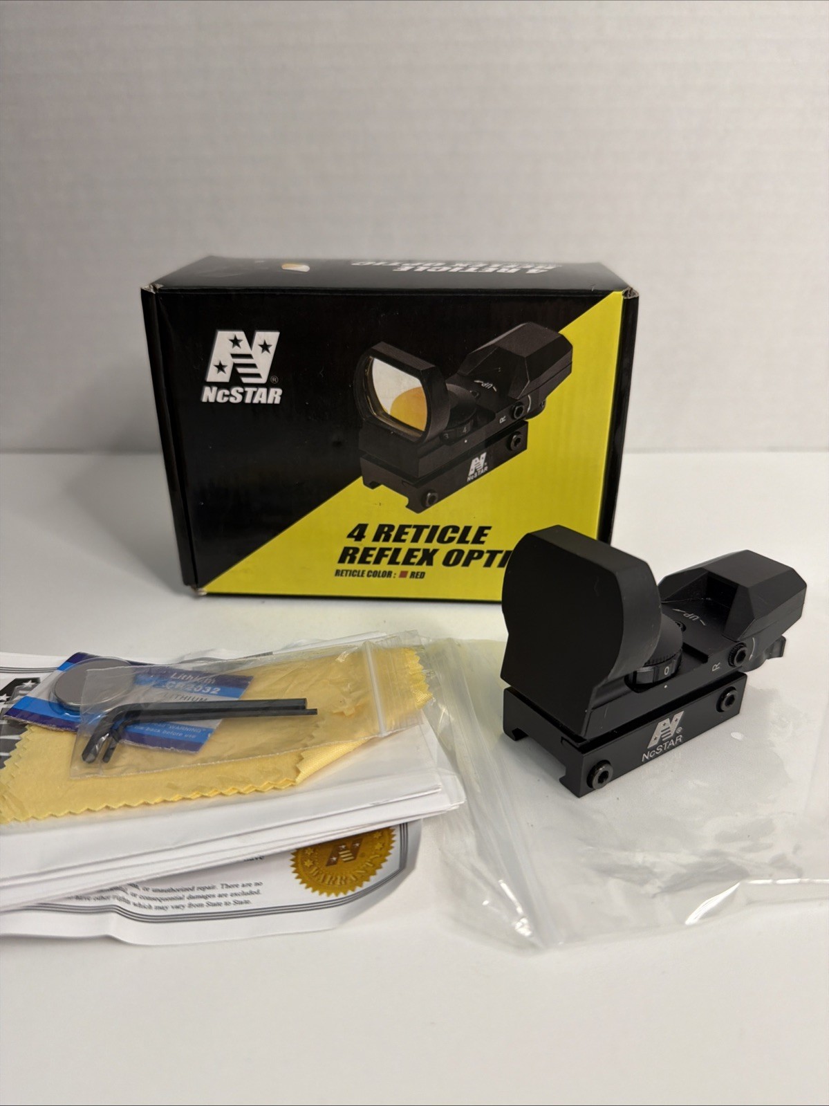 New NCStar D4B Red Dot 4 Reticle Reflex Sight Site Optic BLACK QR NEW IN BOX
