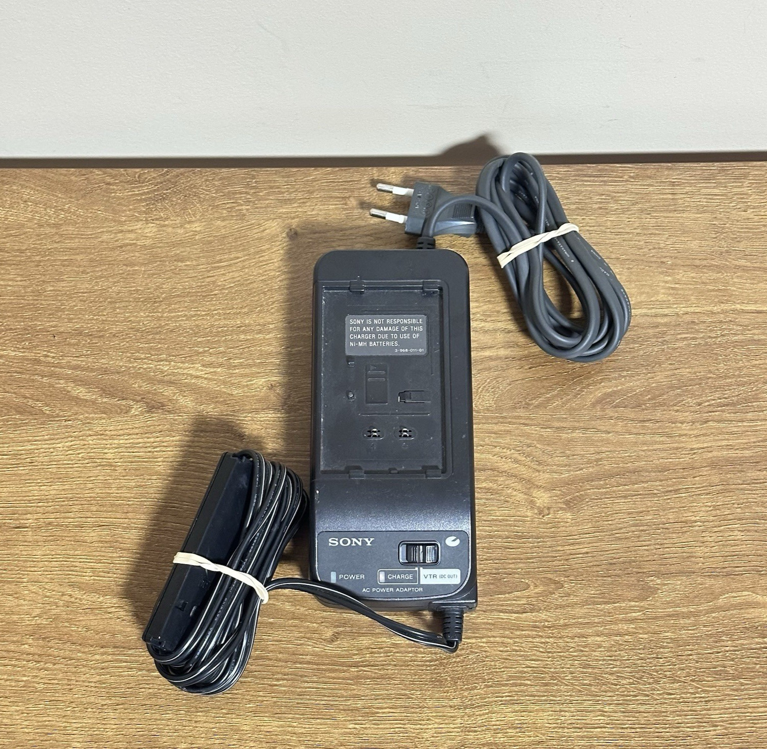 SONY AC-V16A OEM Battery Charger Power Adapter Handycam Camcorder EUROPE Type C