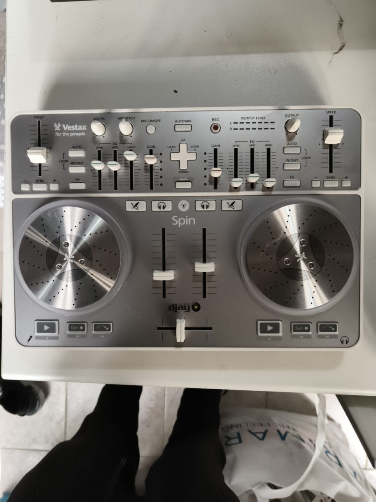 Vestax SPIN DJ Controller USB MIDI Audio Interface Algoriddim djay For Mac