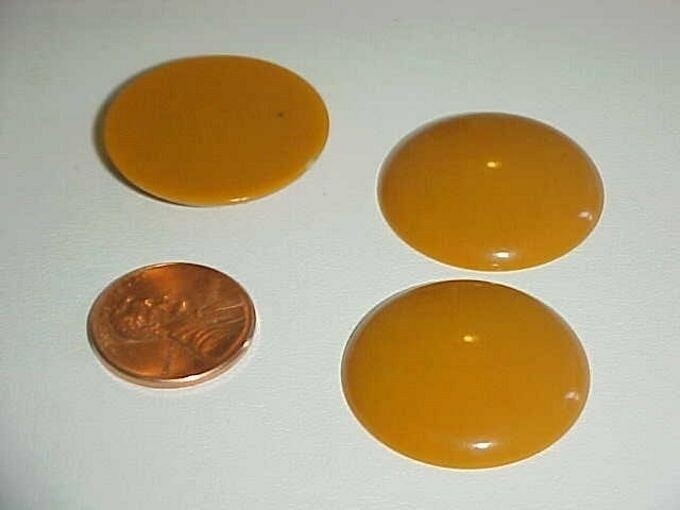 12 VINTAGE GERMAN CARAMEL 28mm. ROUND SMOOTH CABOCHONS L660