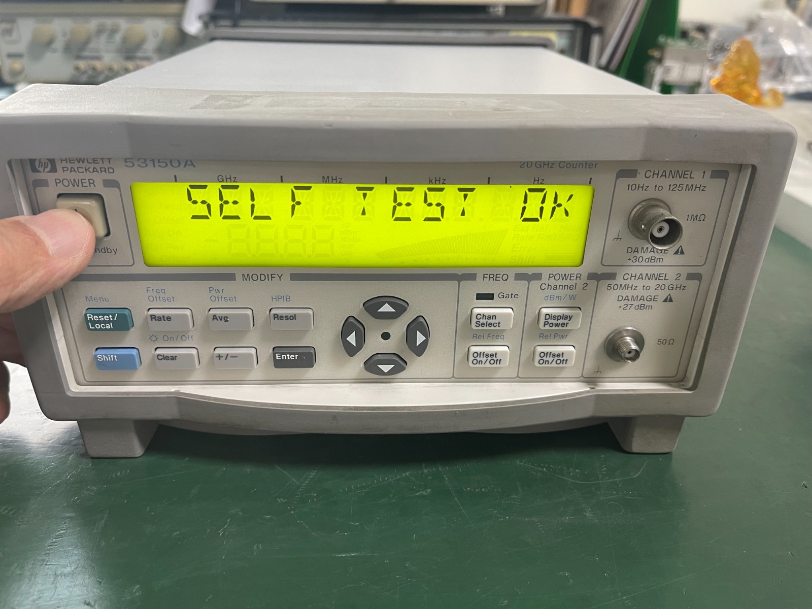 HP Agilent 53150A 10Hz-20GHz CW Microwave Frequency Counter _0824