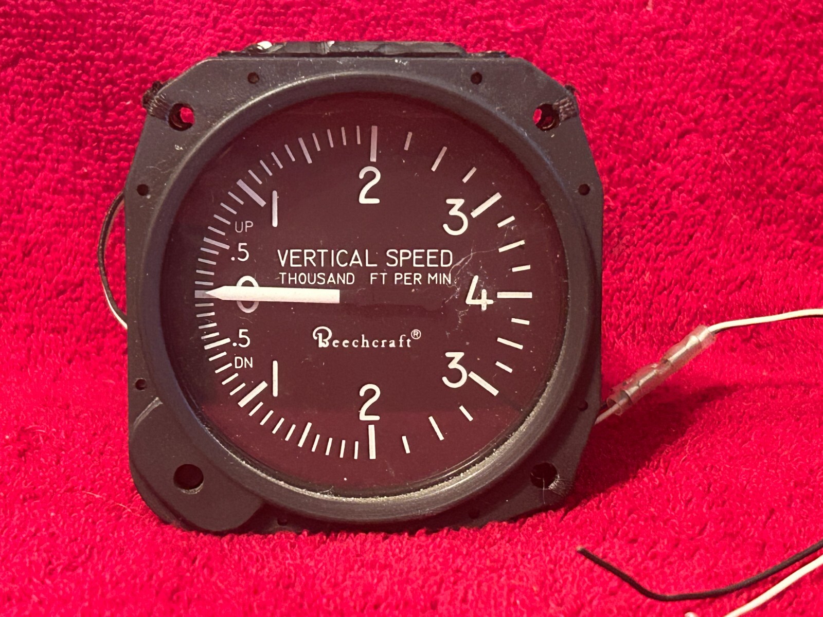 UNITED INSTRUMENTS LIGHTED VERTICAL SPEED INDICATOR P/N 7040-C18 BEECHCRAFT