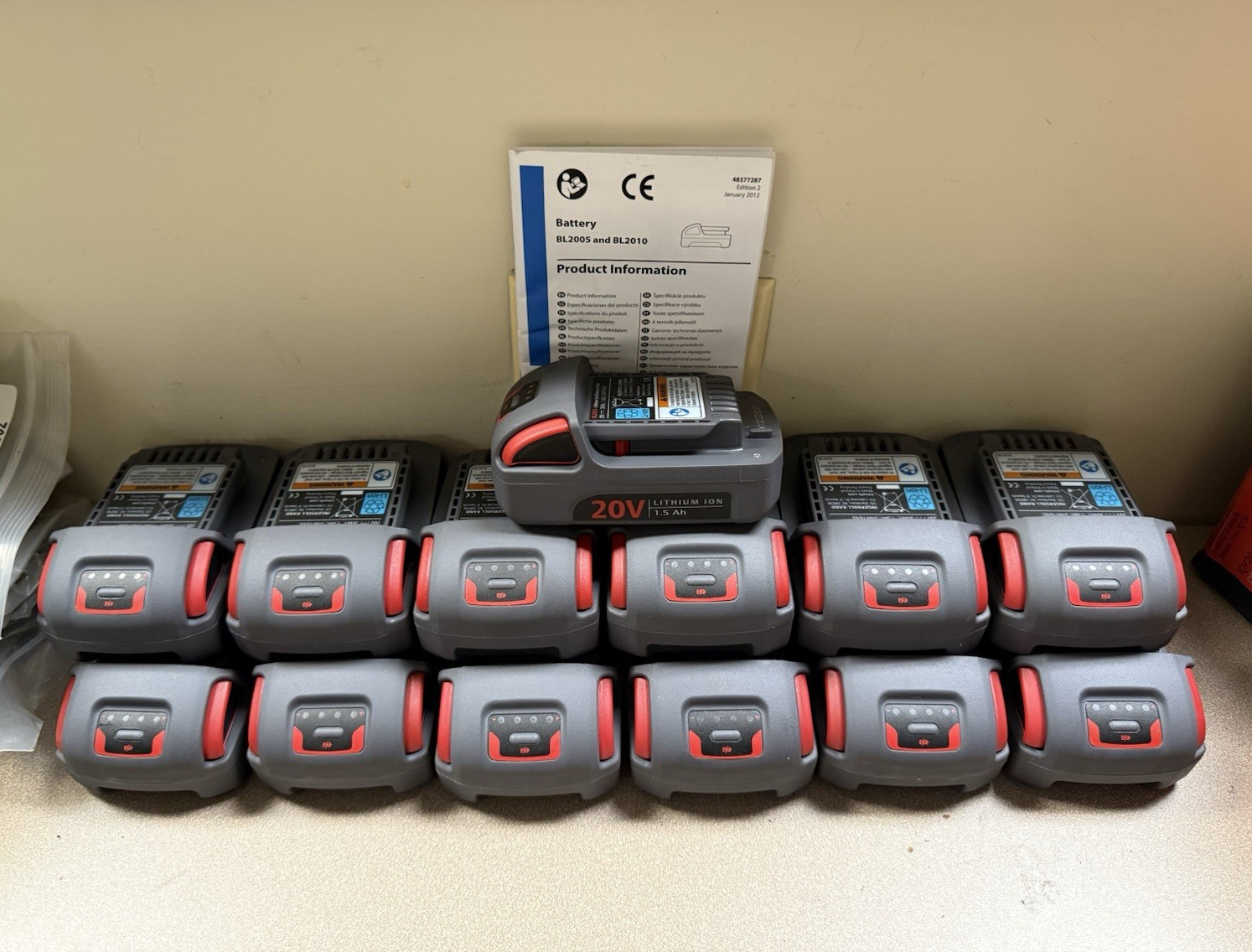 Parts/Repair Scrap Lot of 13 Defective 20 Volt Li Lithium Ion Batteries 12 lbs