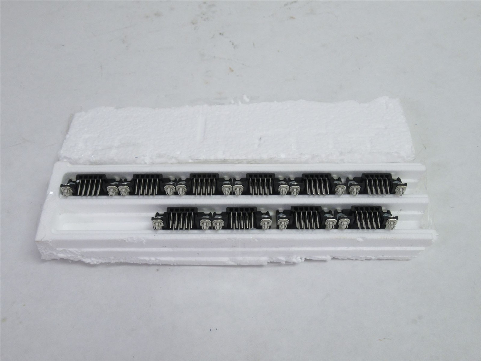 232692 New-No Box; Tyco 5747844-4 Box-15 D-Sub Connector RCPT R/A; 9-Pin