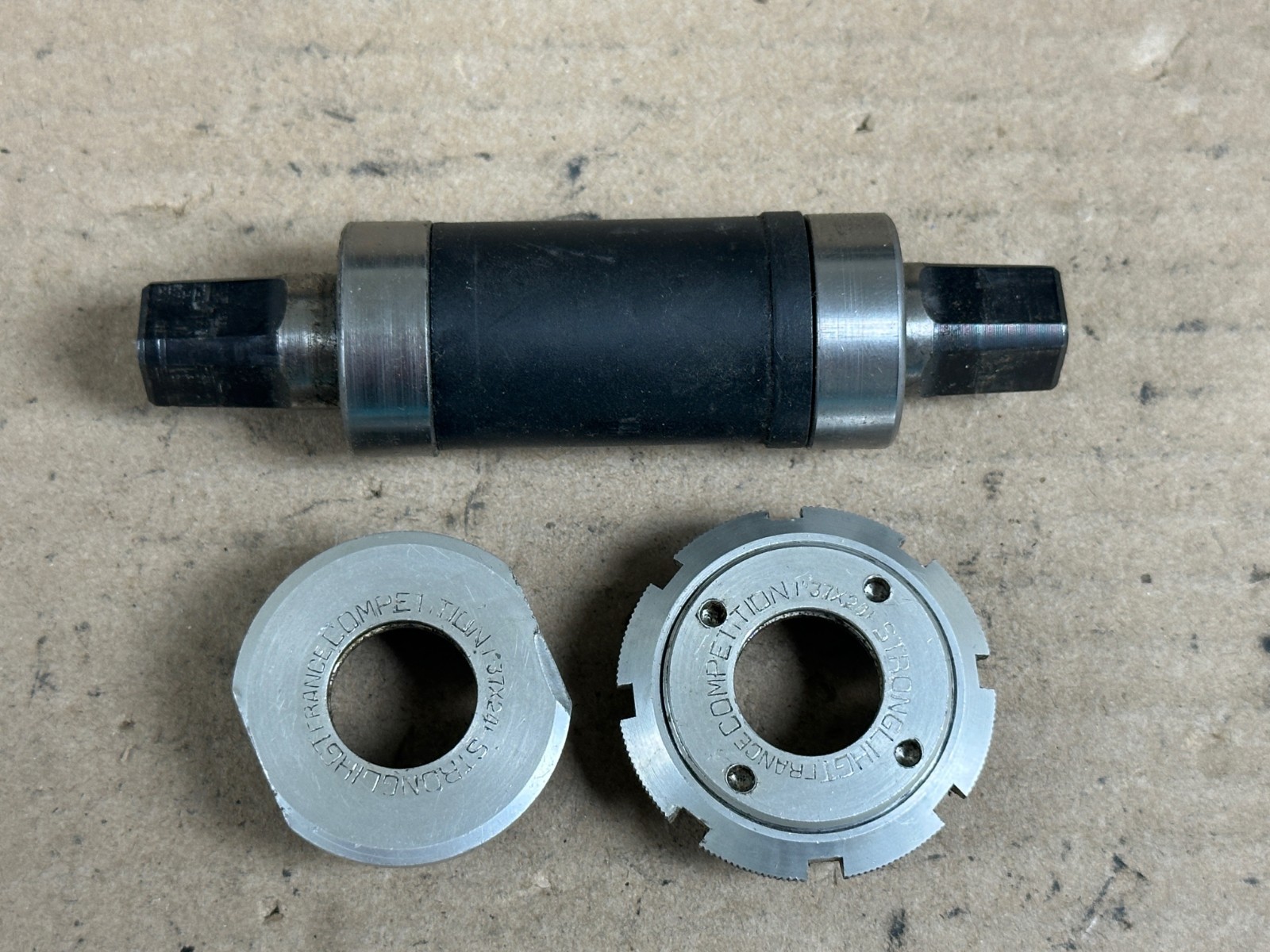 Stronglight Competition Bottom Bracket 112mm English Thread Sealed  Bearings