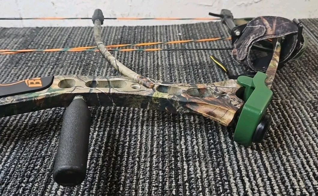 Bear Archery - Game Over - Compound Bow with Hard Case