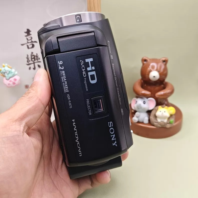 SONY HDR-PJ670 Handycam Video Camera Projector HD 9.2MP 60x Zoom