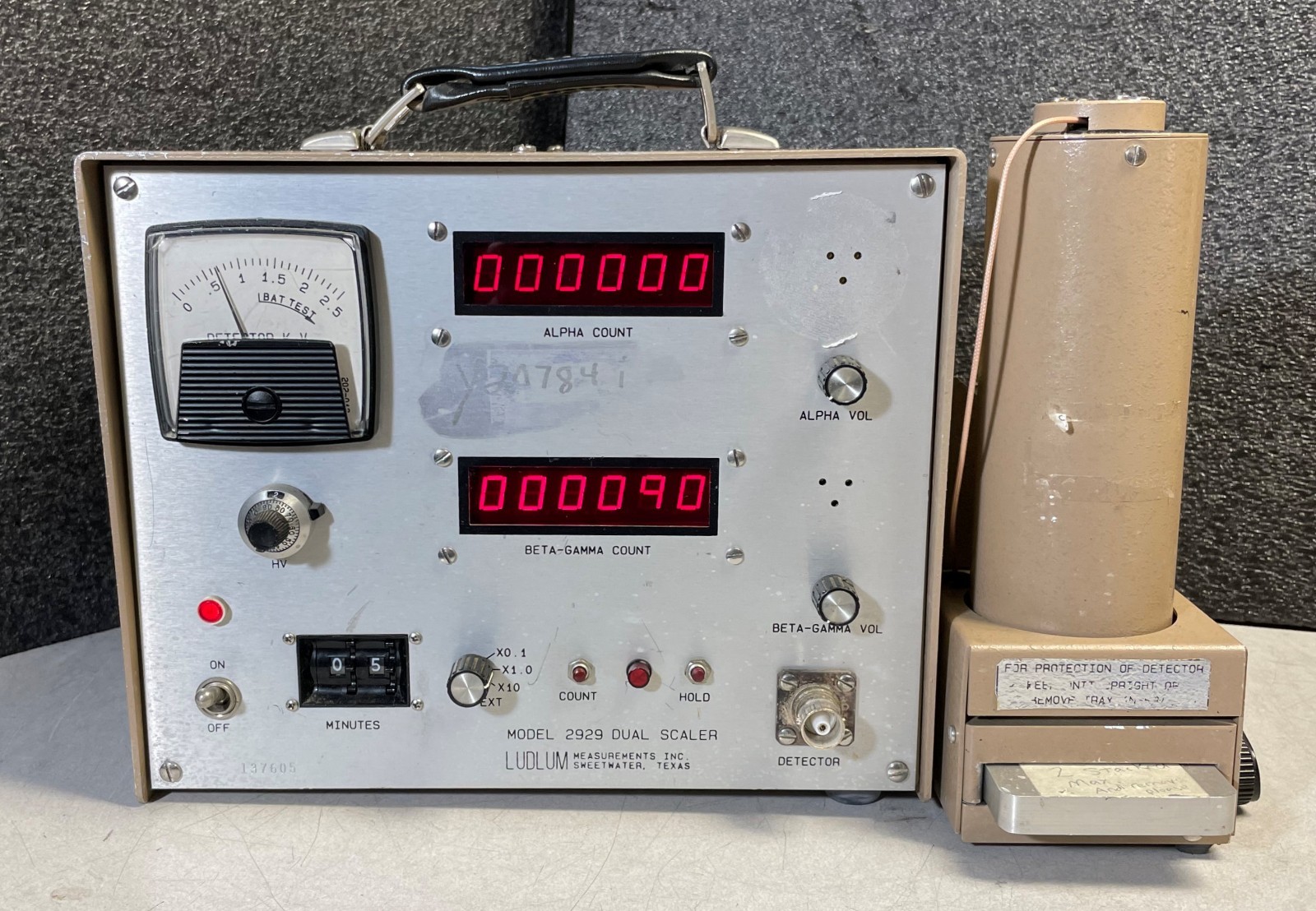 Ludlum 2929 Dual Scaler w/ 43-10-1  Alpha-Beta Sample Counter Head Detector