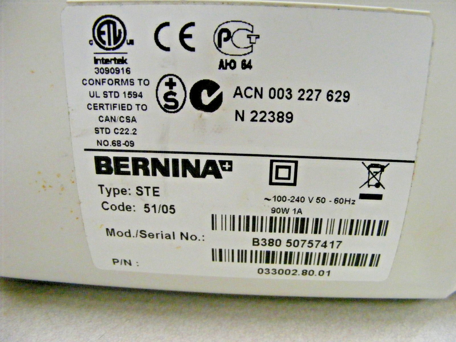 BERNINA B380 Sewing Machine with Rolling Case