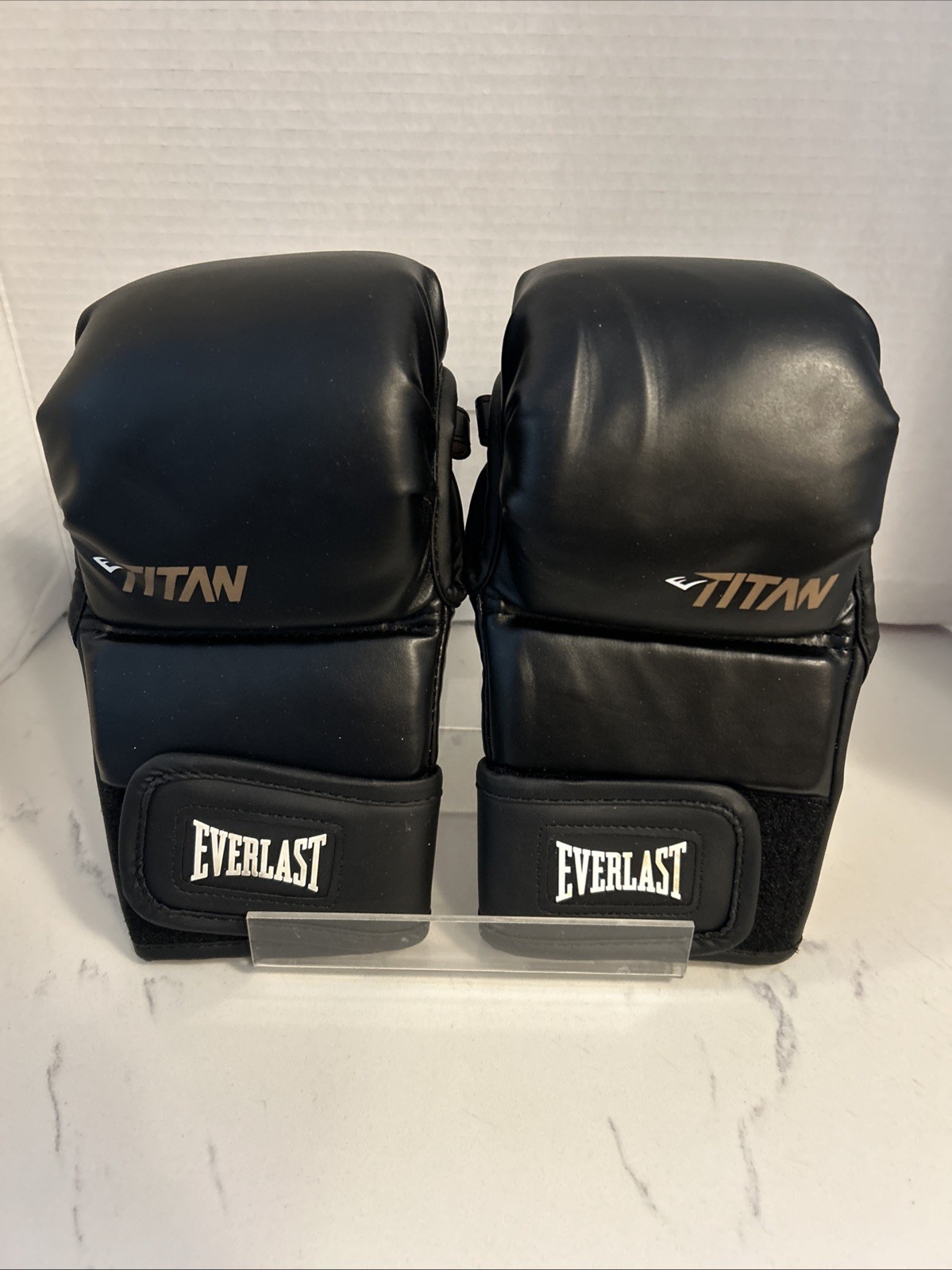 Black Everlast Titan Hybrid MMA Hook and Loop Gloves Bag Training S/M