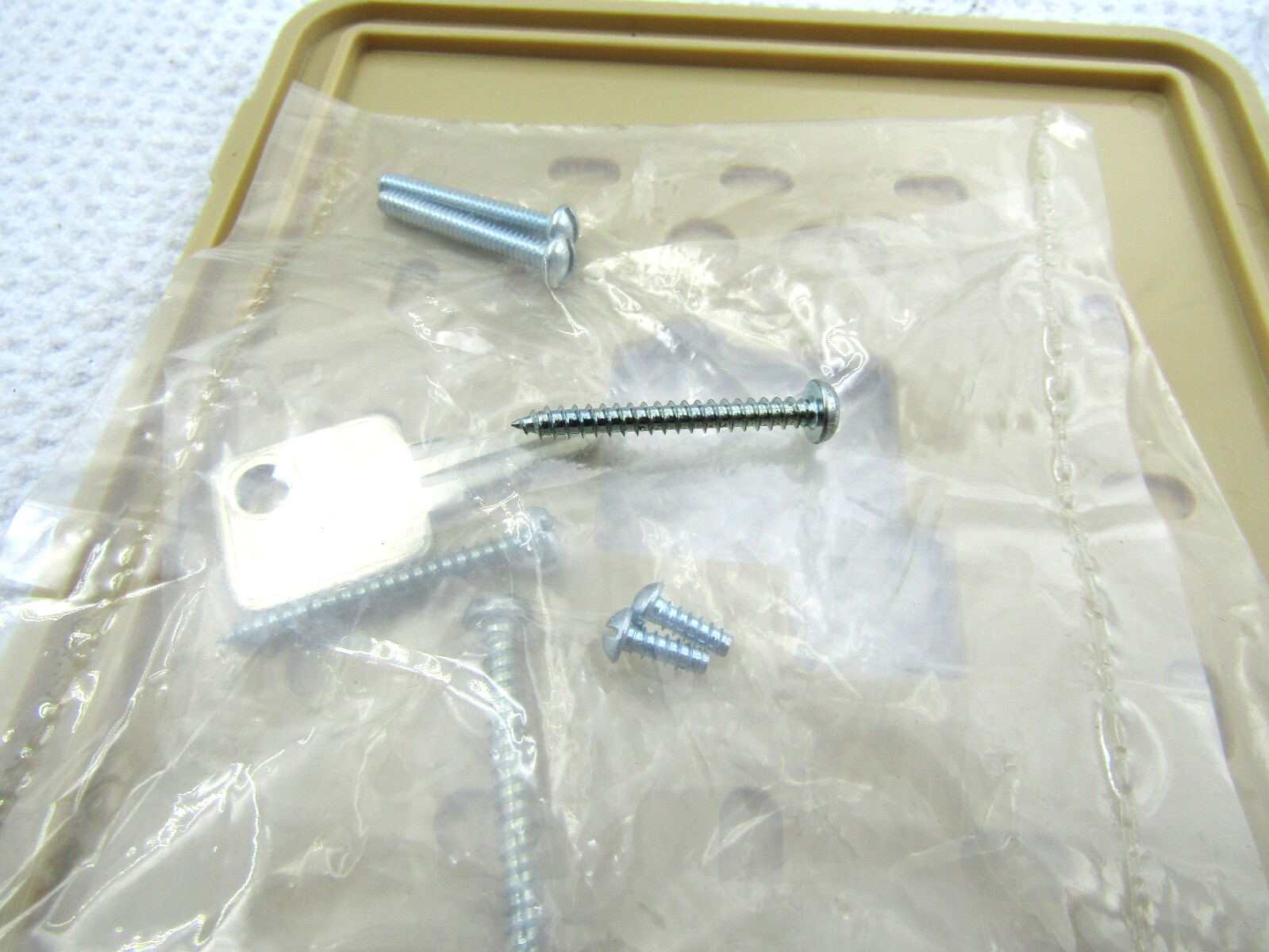 Lux Products Medium Locking Thermostat Guard Clear A772001 New Open Box