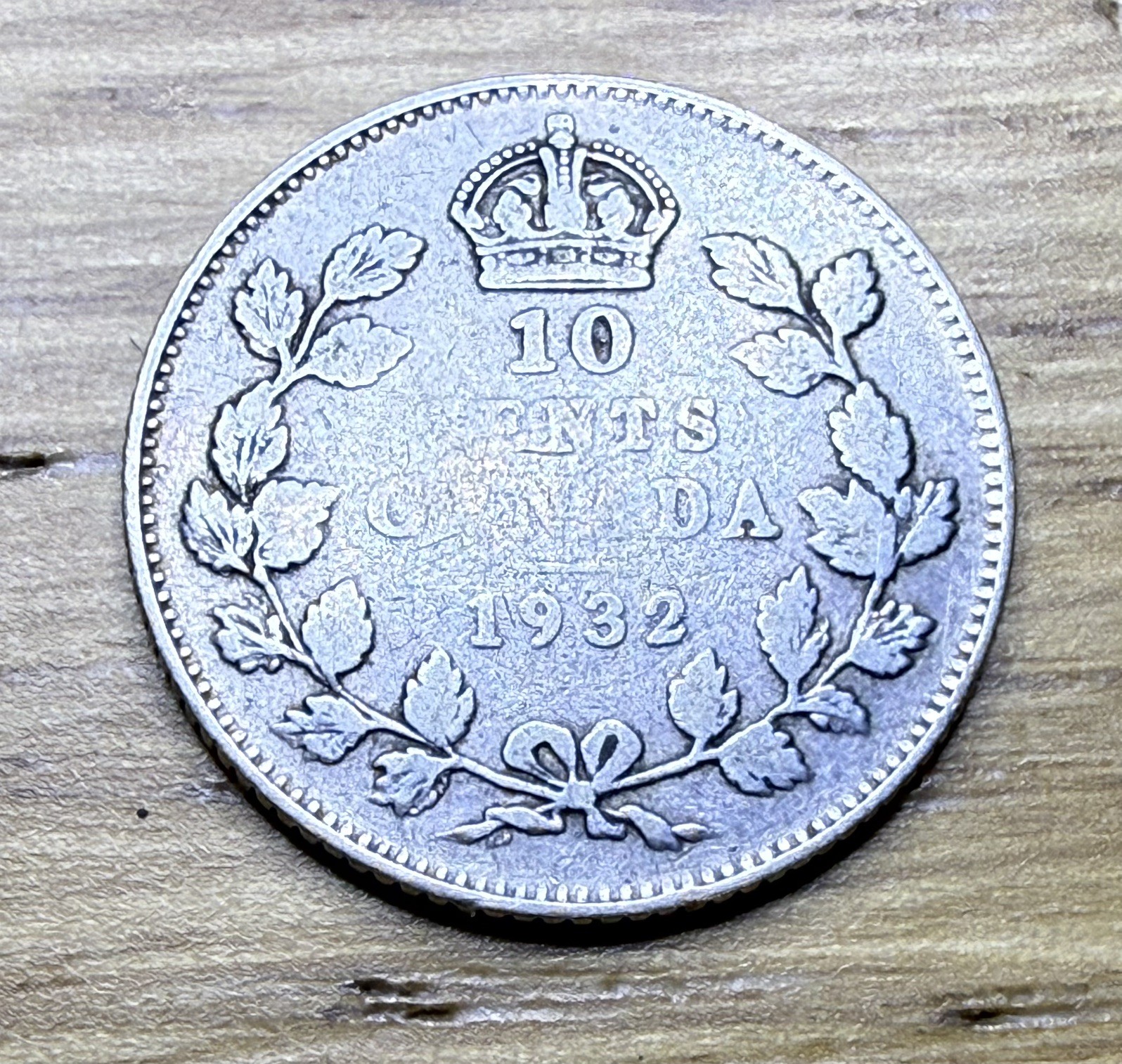 1932 Canada King George V . 800 Silver 10 Ten Cents Coin in circulated Condition
