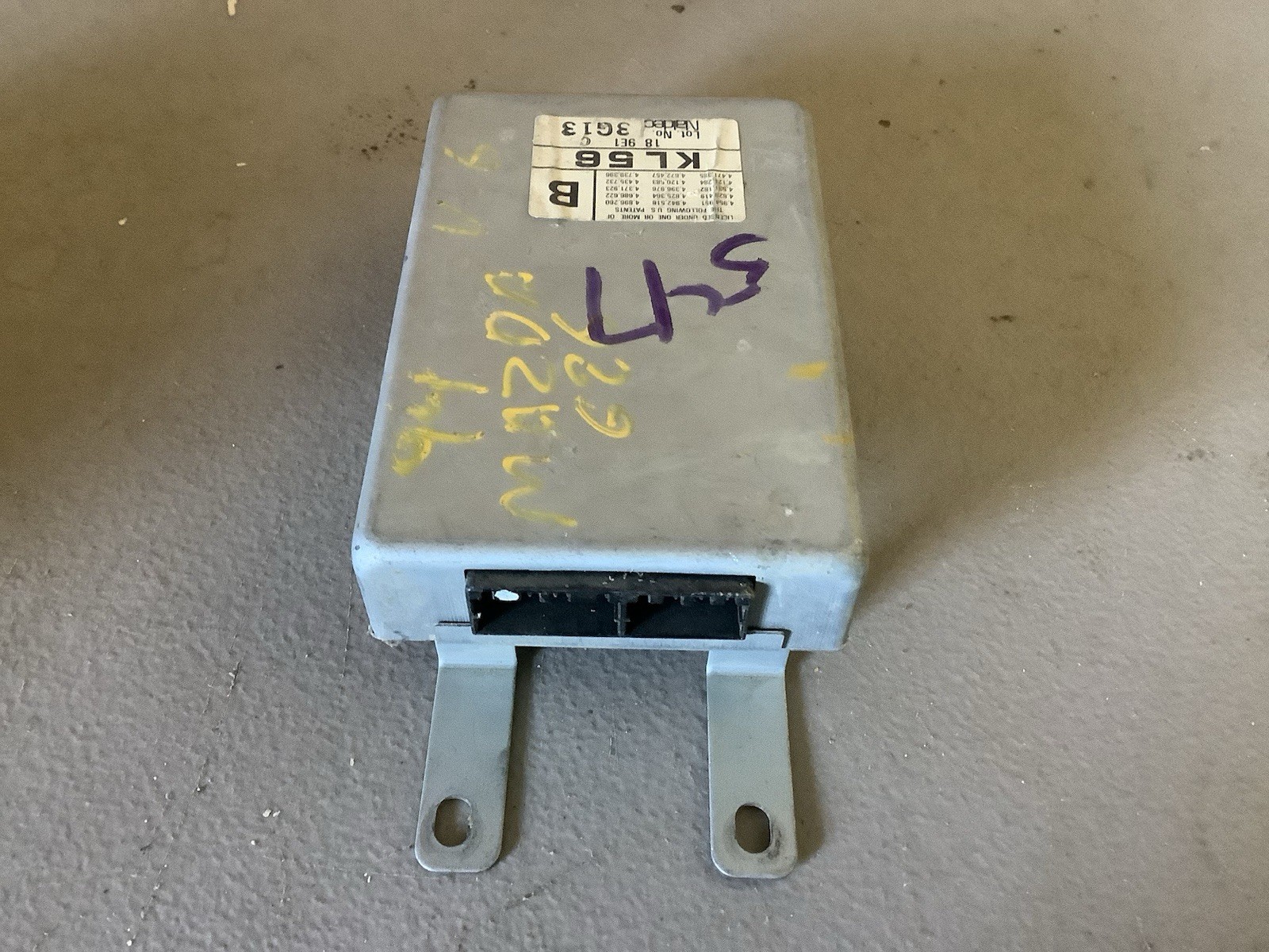 Mazda 626 KL56 18 9E1 Transmission Control Module ((R1-547))