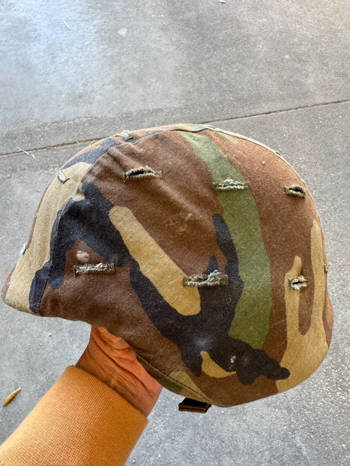 US ARMY ISSUE PASGT HEL MET WITH WOODLAND CAMO COVER - MEDIUM