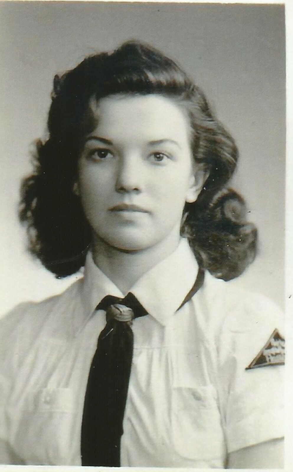 WW II - German  -Photo --    ...BDM League German Maidens...