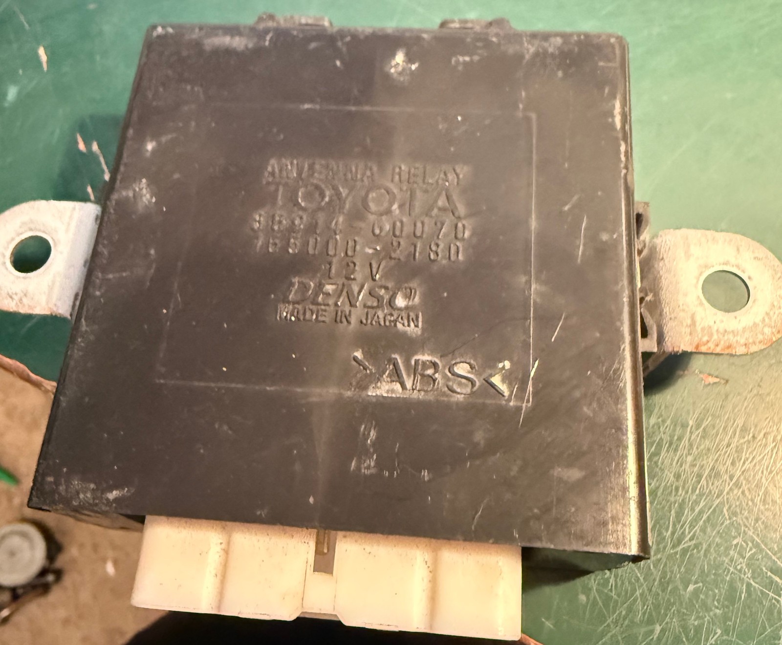 Toyota Land Cruiser 98-02 OEM Part Antenna Relay 85914-60070