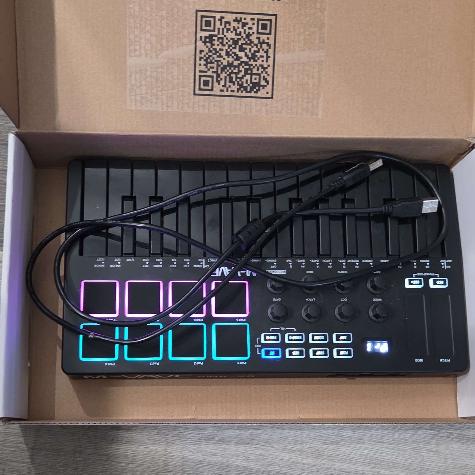 M-WAVE 25 Key USB MIDI Keyboard Controller w/ Pad Triggers & Rotary Encoders