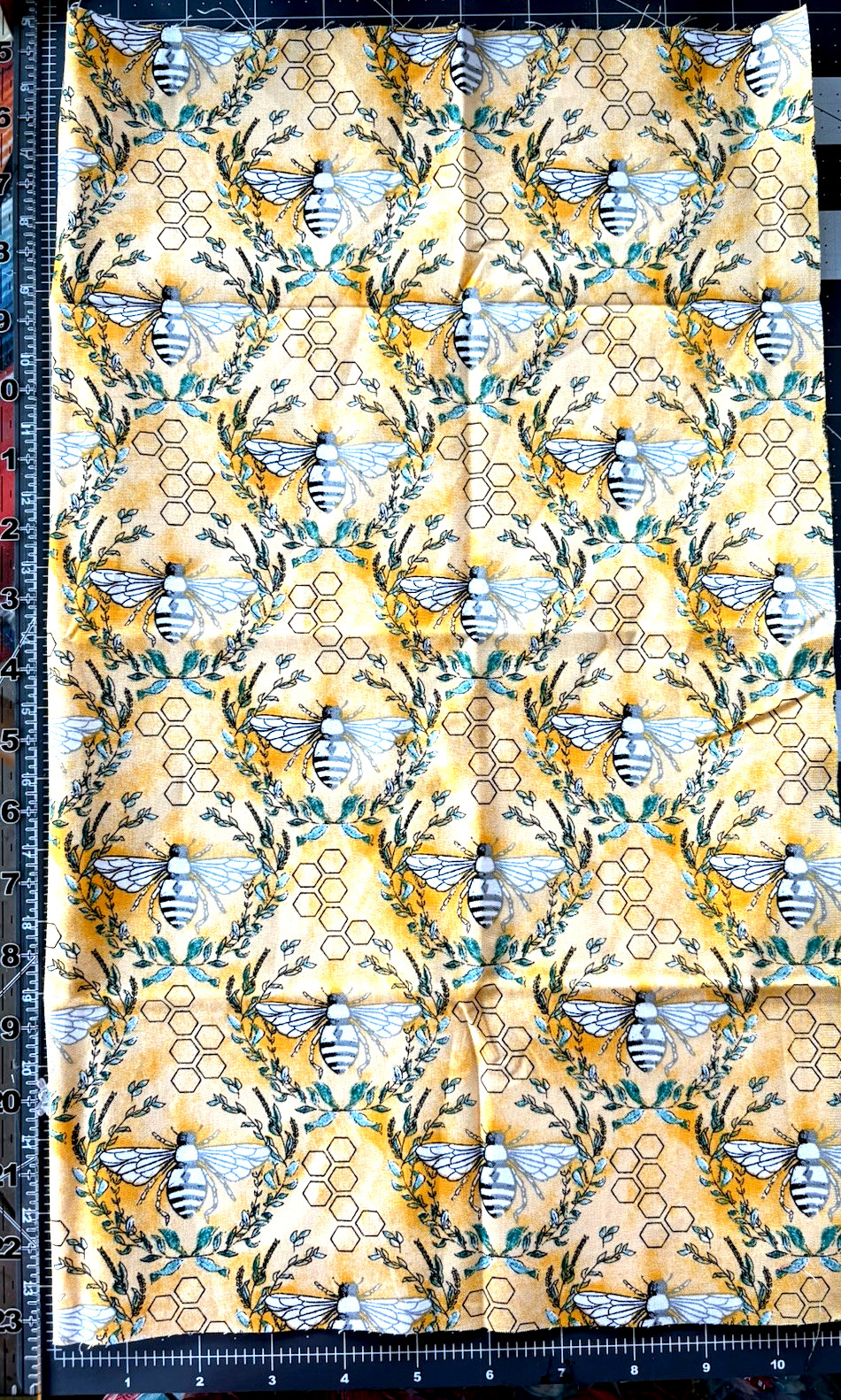 1 piece Remnant Quilt Bee Yellow Green Garland Cotton Craft 18”x10”