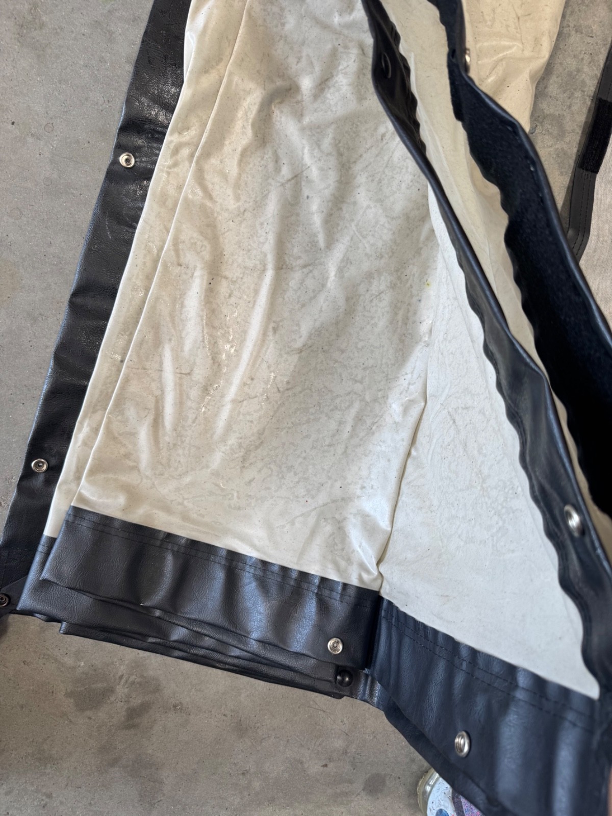 Da-Lite fast fold screen 9x12 with rolling case