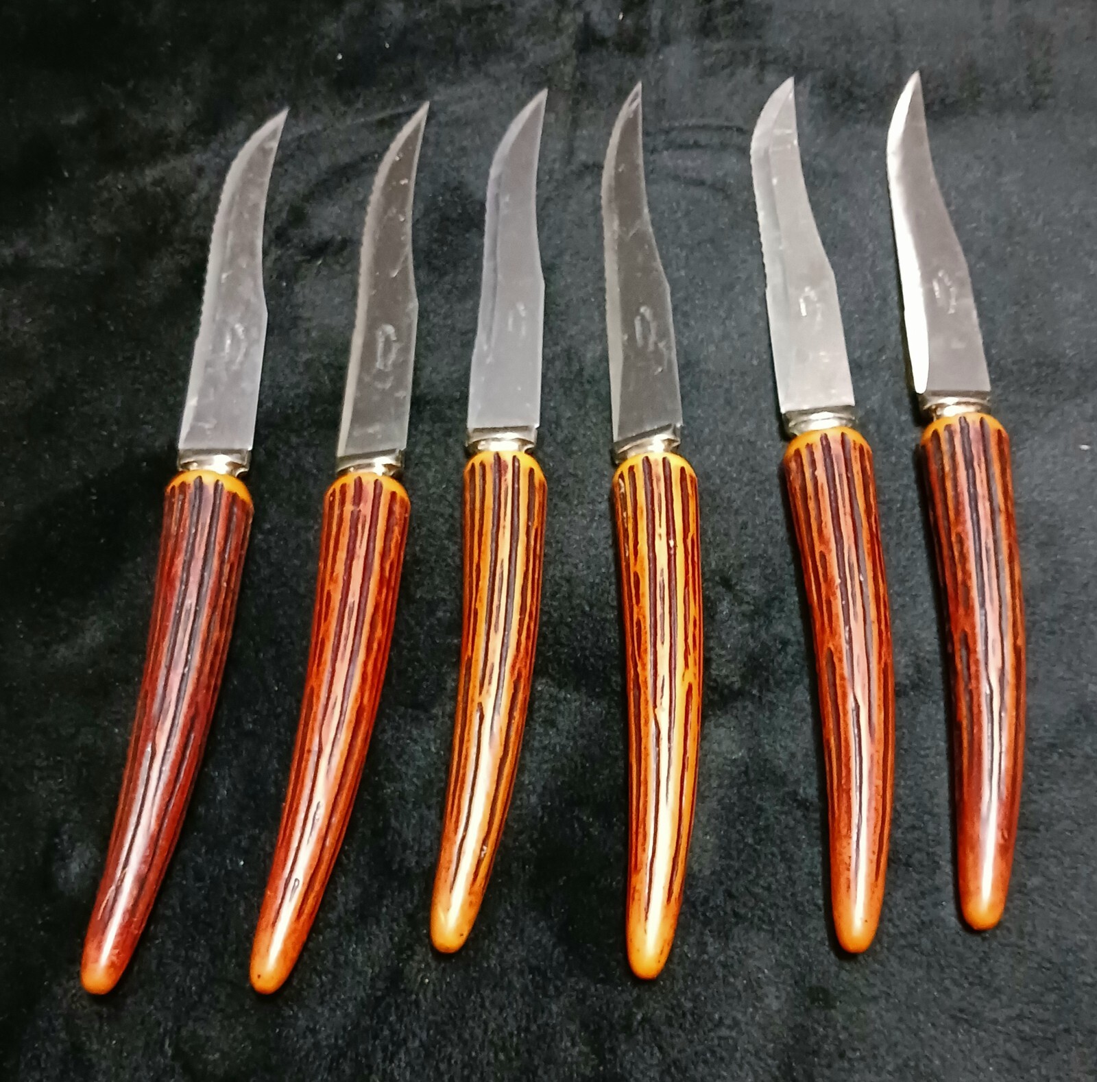 6 Vintage Olde English & USA Stainless Steak Knives Bakelite Faux Antler Handles