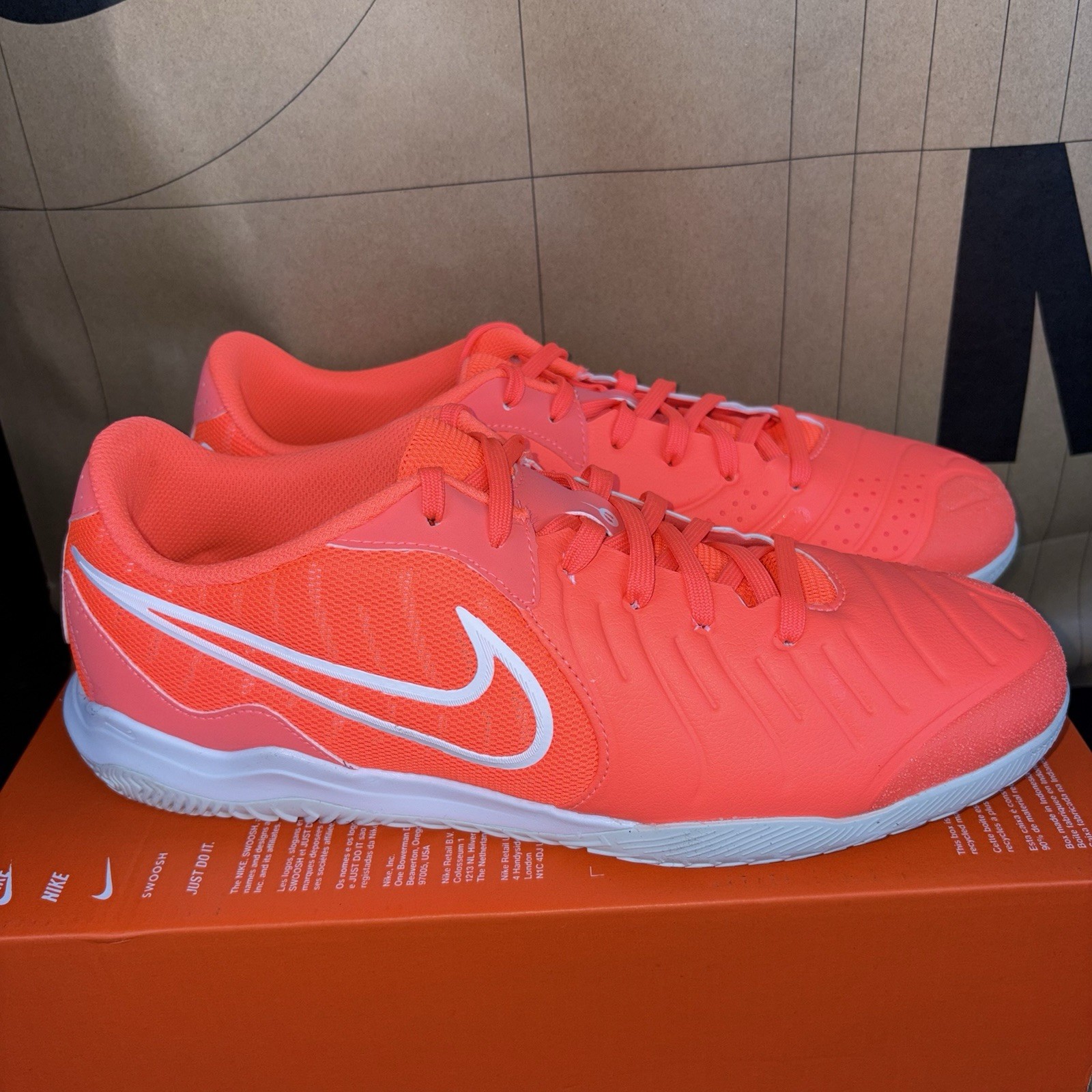 NEW Nike Legend Academy 10 DV4341 800 Indoor Court Lava Orange Mens Size 10.5