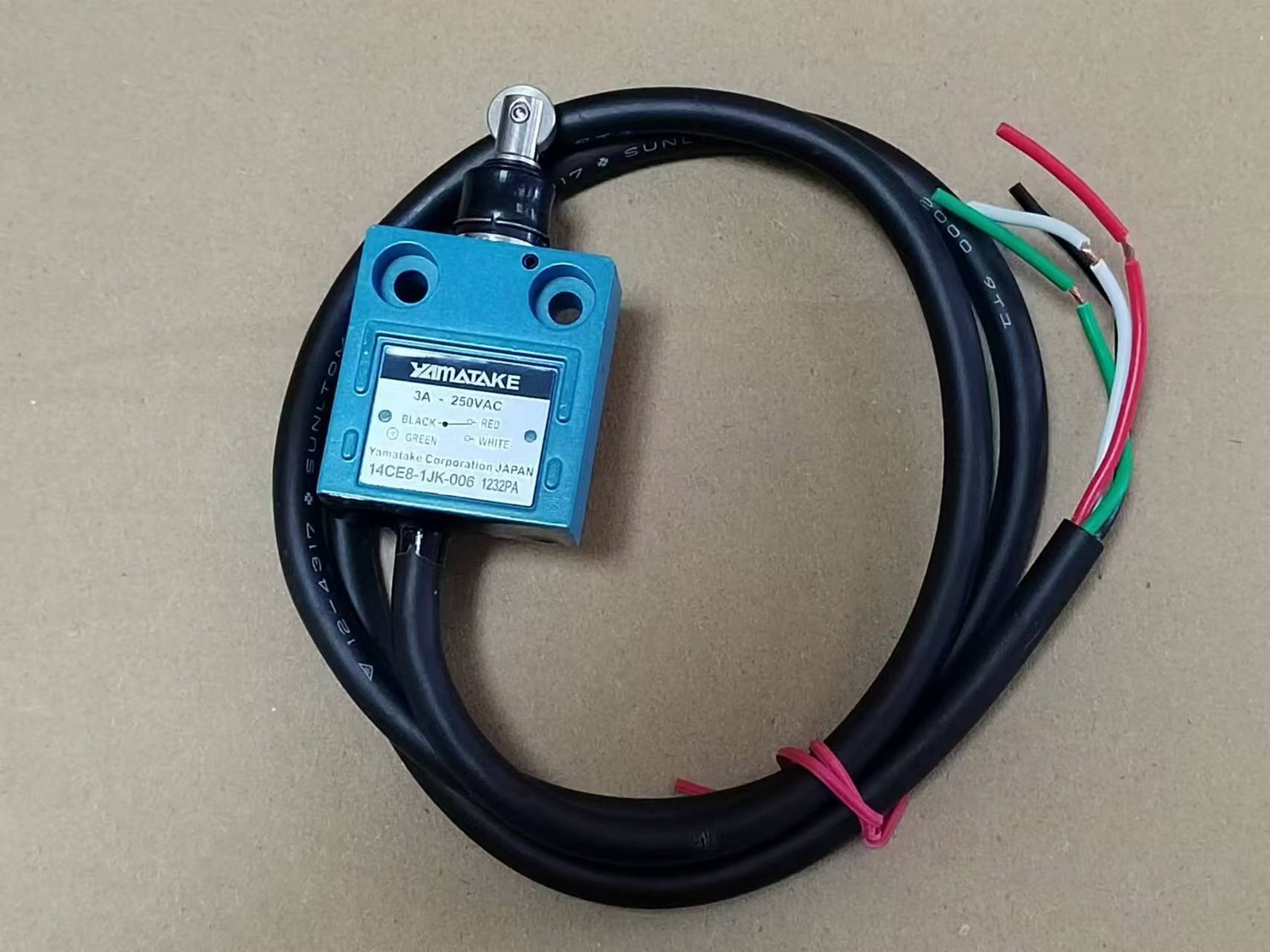1pc NEW Yamatake‌ Limit Switch 14ce8-1jk-006 Fast delivery