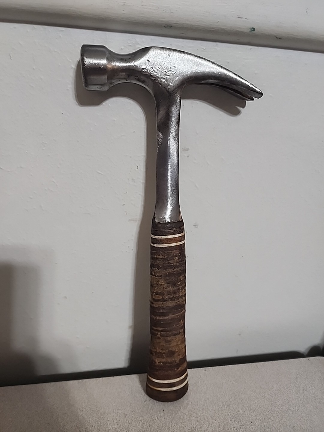 Vtg MALCO 20 Oz. Head Straight Claw Rip Hammer With Stacked Leather Handle
