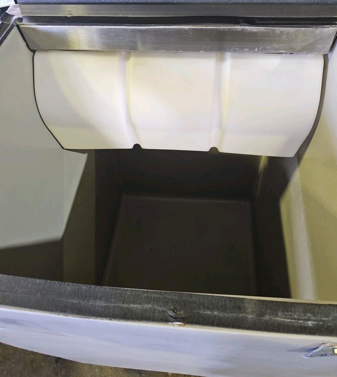 HTB555 Scotsman 420 lb Cap Modular Ice Storage Bin - Clean!