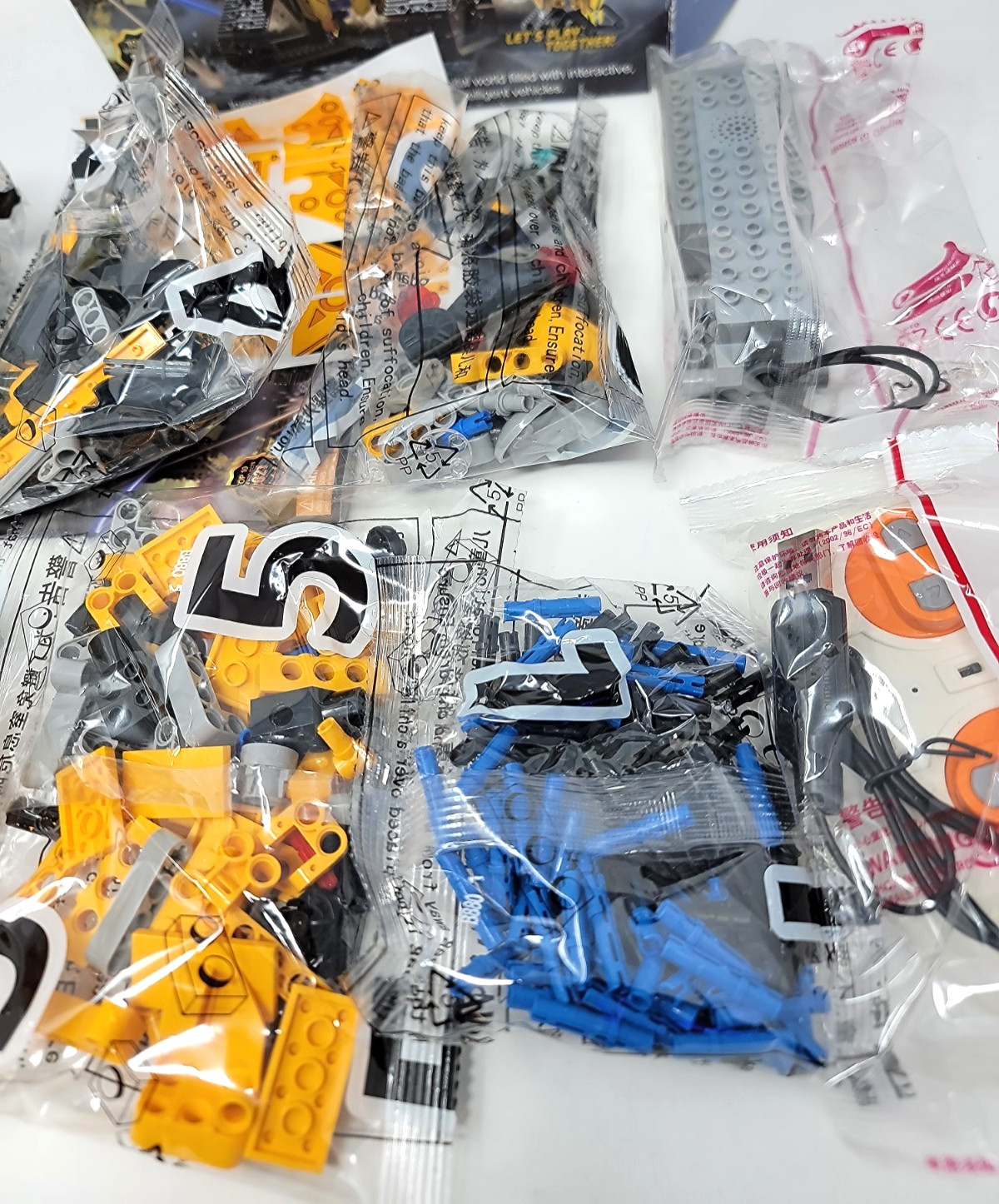 Wallbot Remote Controlled Robot Building Kit STEM 468 Pieces