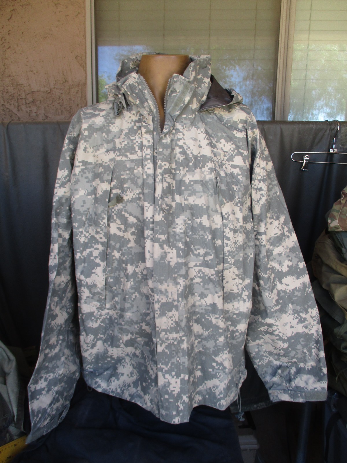 Lightweight Gore Tex Rain Jacket Parka, US Army Issue GEN 3 Packable , LARGE XL