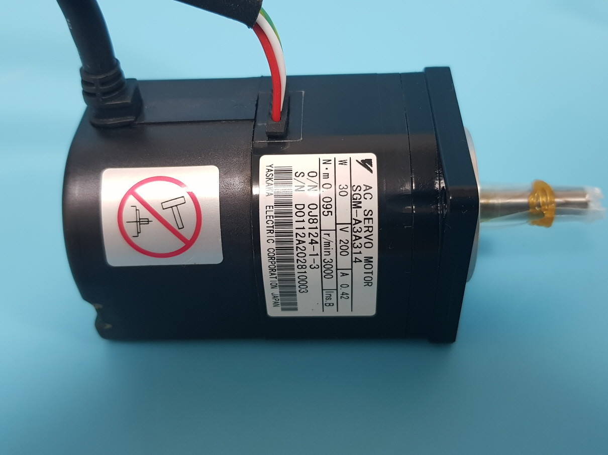 NEW YASKAWA SGM-A3A314 AC SERVO MOTOR