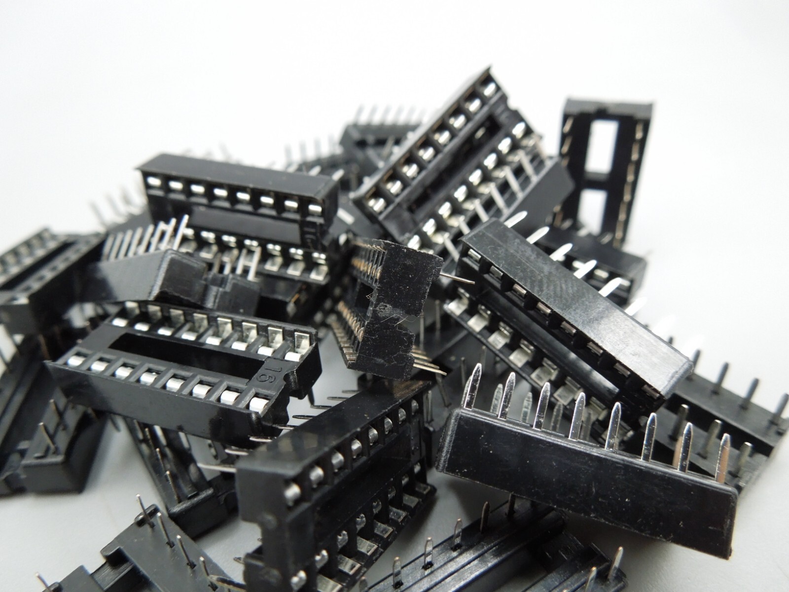16 pin DIP IC Sockets Adaptor Solder Type Socket - US Seller (QTY 25)