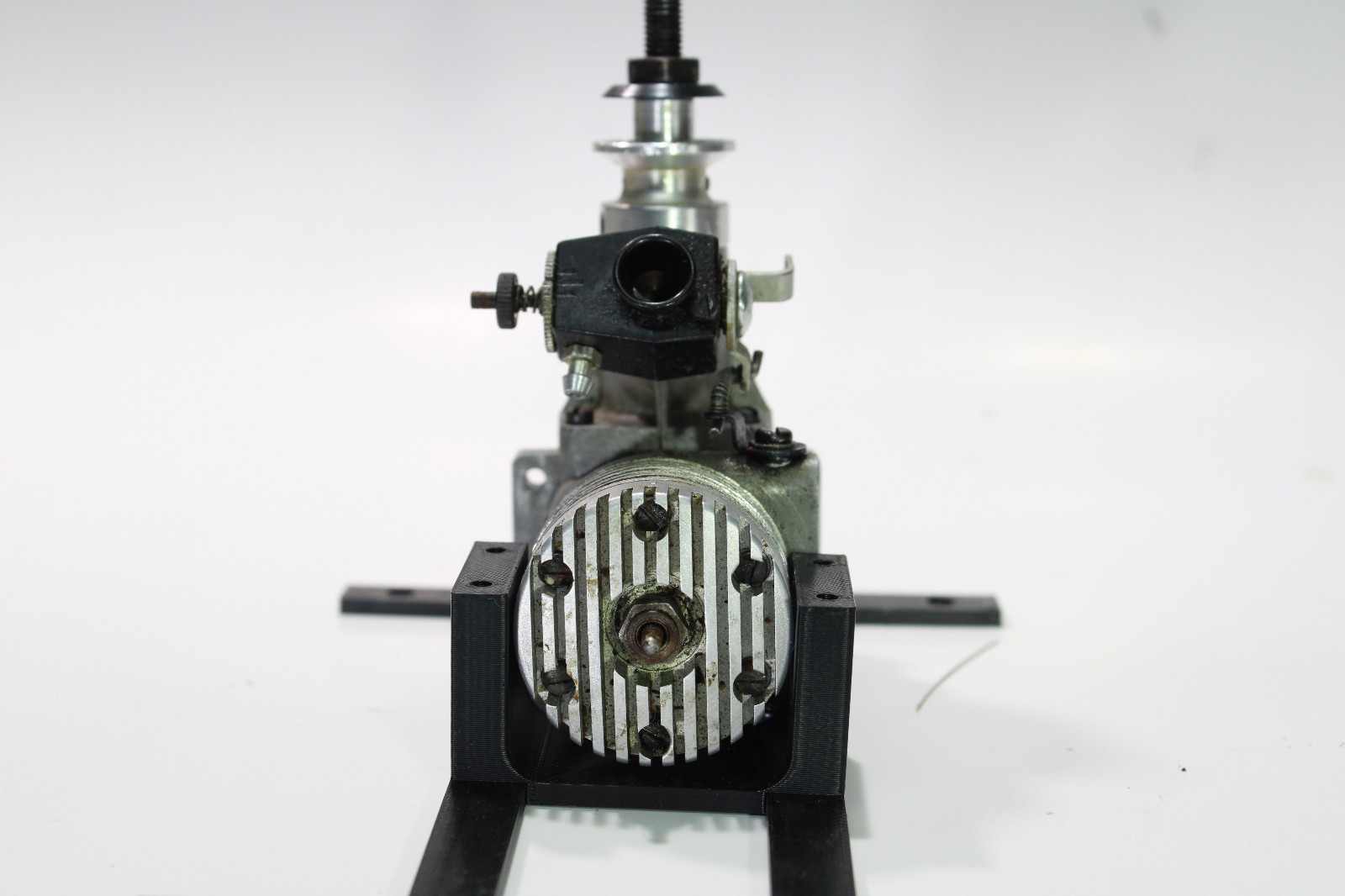 Torpedo .40 Glow Engine RUNS Well Good Compression Video