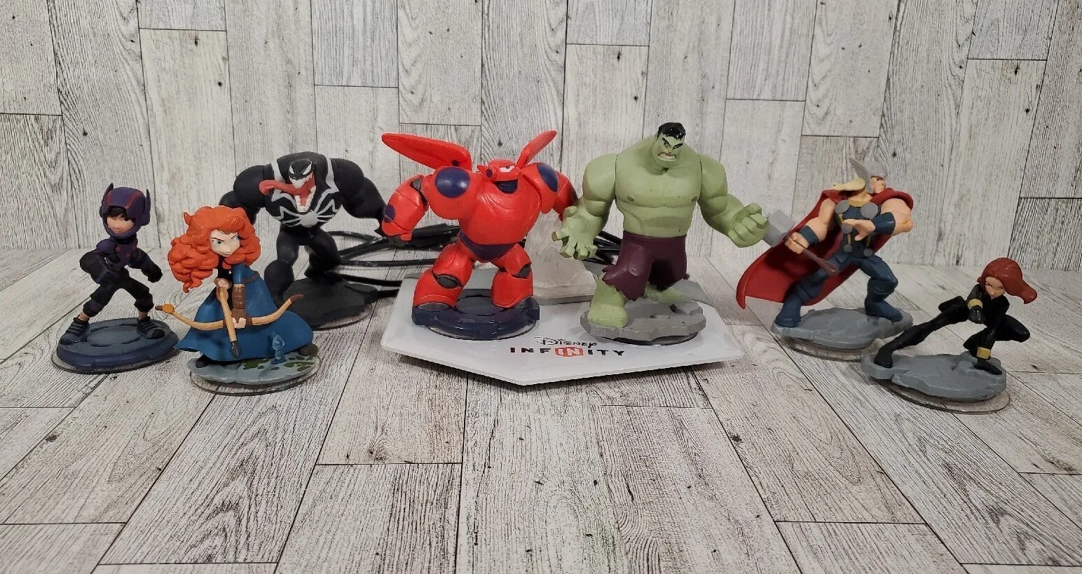 Disney Infinity USB Portal Base Pad 2.0 Hulk Baymax Crystal Thor Venom Hiro 9 ct