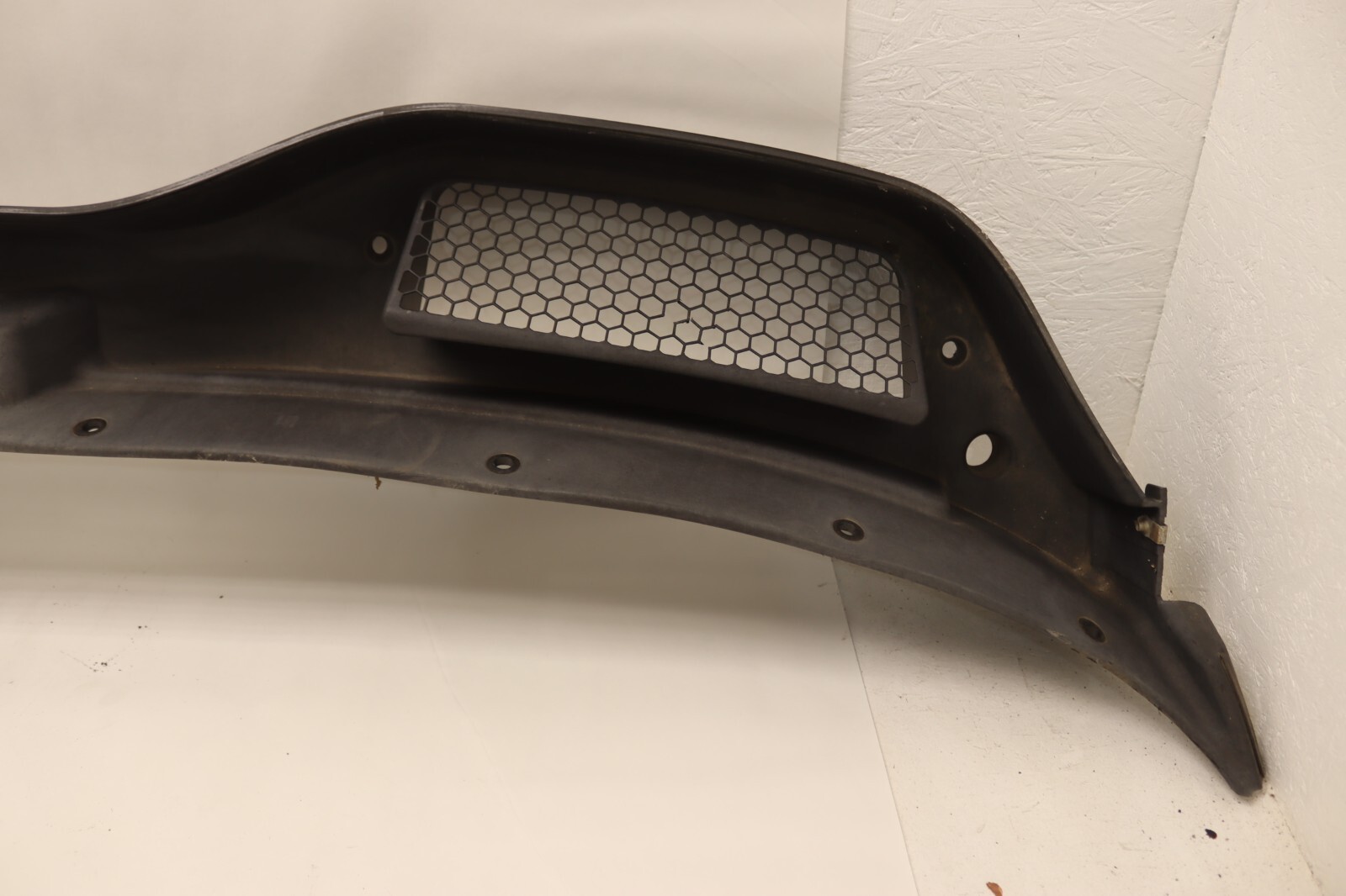 2018-2024 FREIGHTLINER CASCADIA FRONT WINDSHIELD WIPER COWL COVER PANEL OEM