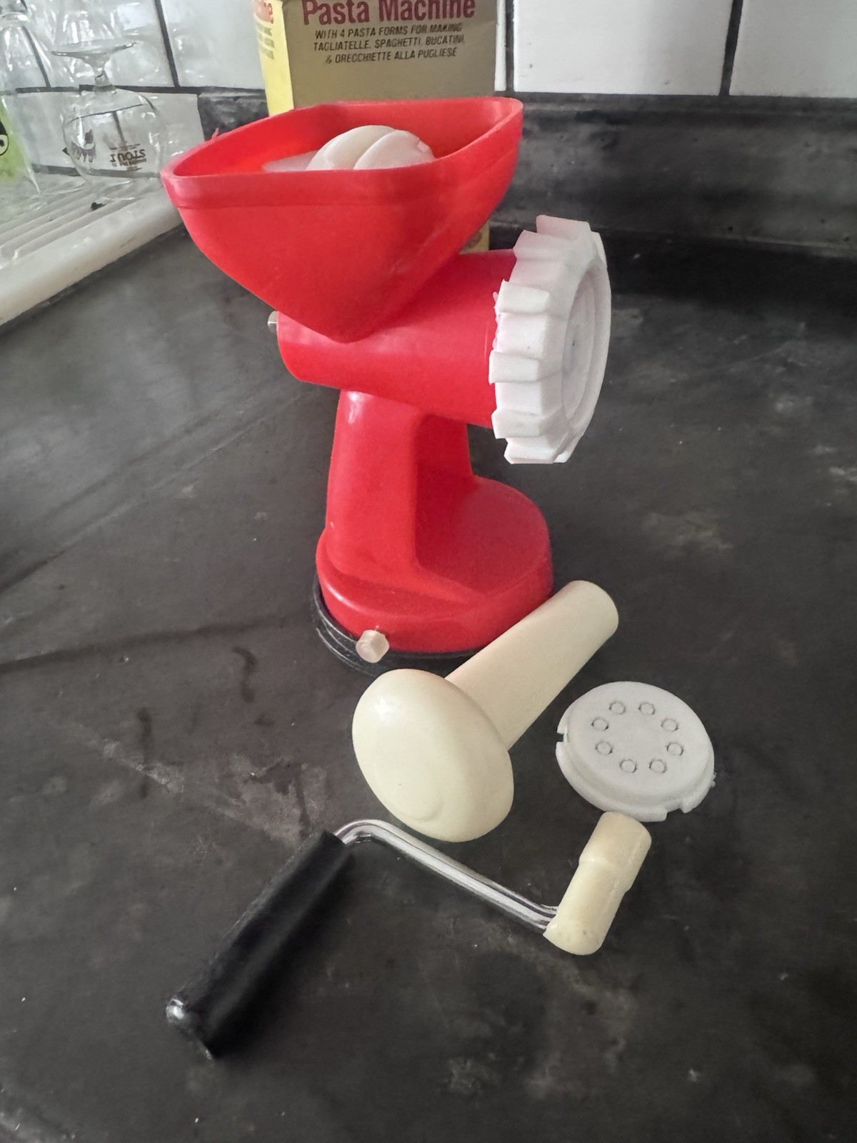 Pasta Machine W/4 Pasta Forms