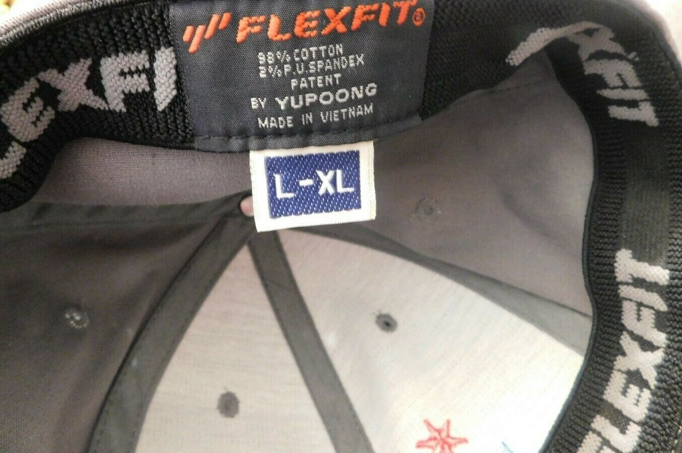 FLEX-FIT LOLLAPALOOZA RED STAR GRAY CAP! e926UXX