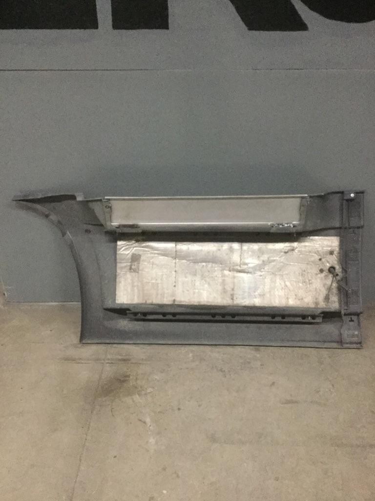 For 2020 FREIGHTLINER CASCADIA 126 SIDE FAIRING Right , IL