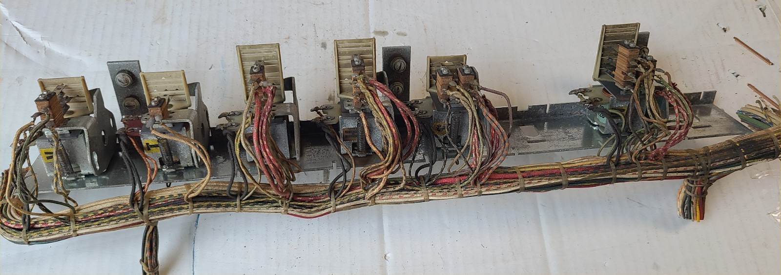 Gottlieb EM Big Indian Pinball Machine V T R S H W Relay Bank A-9738 A-9740 coil