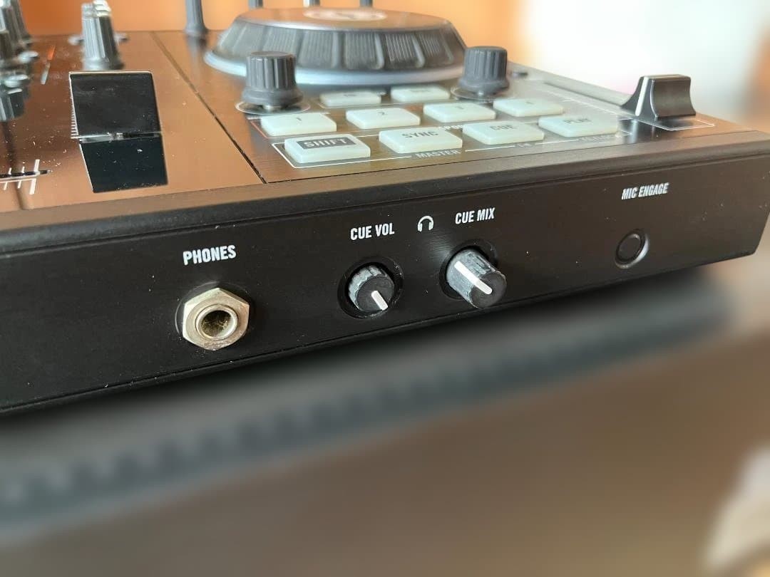 Native Instruments Traktor Kontrol S2 Mk3 DJ Controller #0002