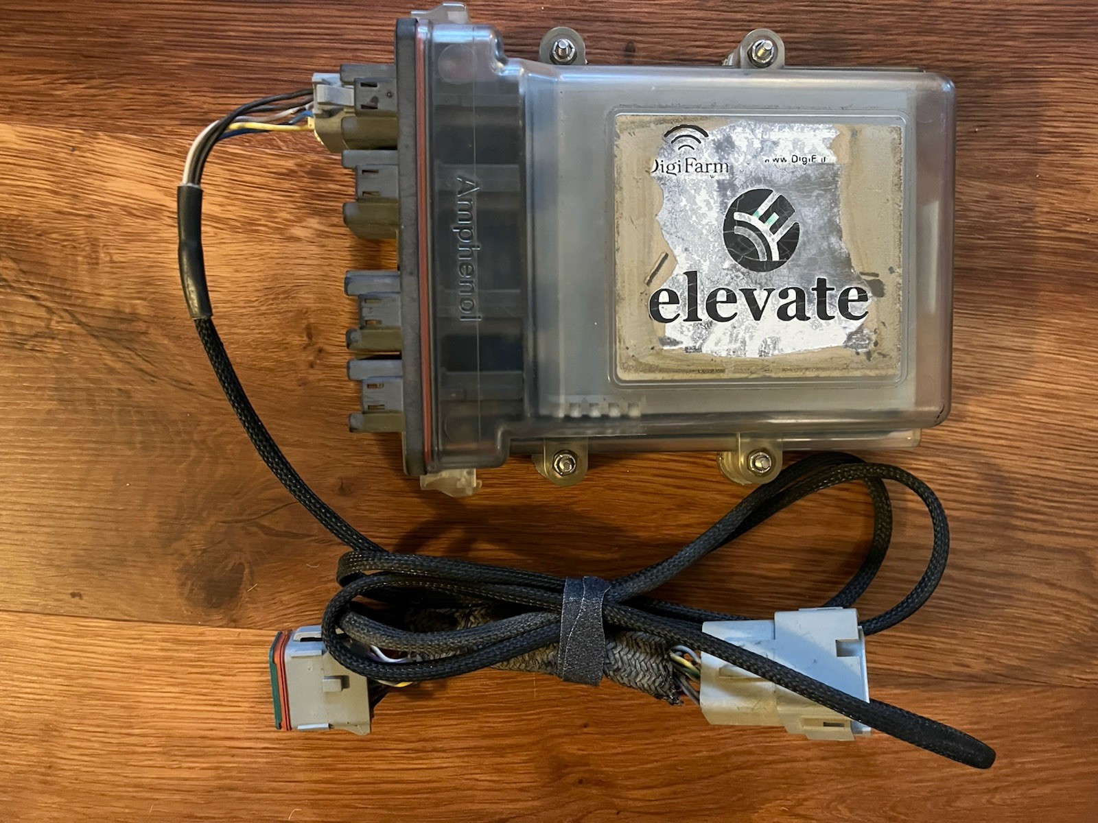 Digi Farm Elevate SLIM Modem with Starfire T-Cable. (Verizon)