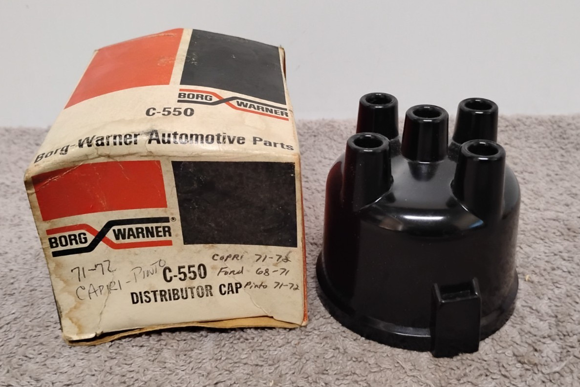 NOS (New Old Stock) Borg Warner Automotive Parts C-550 Distributor Cap. (00)