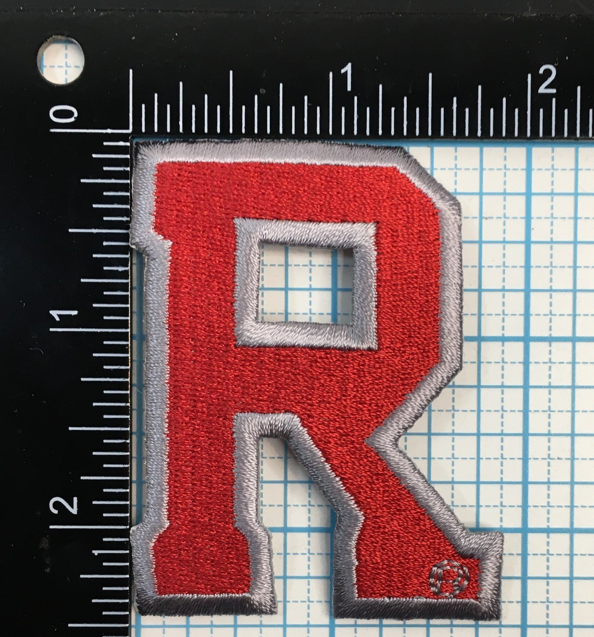 RUTGERS SCARLET KNIGHTS NCAA COLLEGE VTG 2.5" LETTER R RED GRAY TEAM PATCH R7