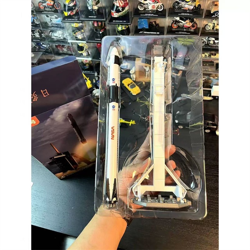 1：200 SpaceX Falcon 9 Dragon Rocket Falconheavy W Launcher Tower Resin Toy Model