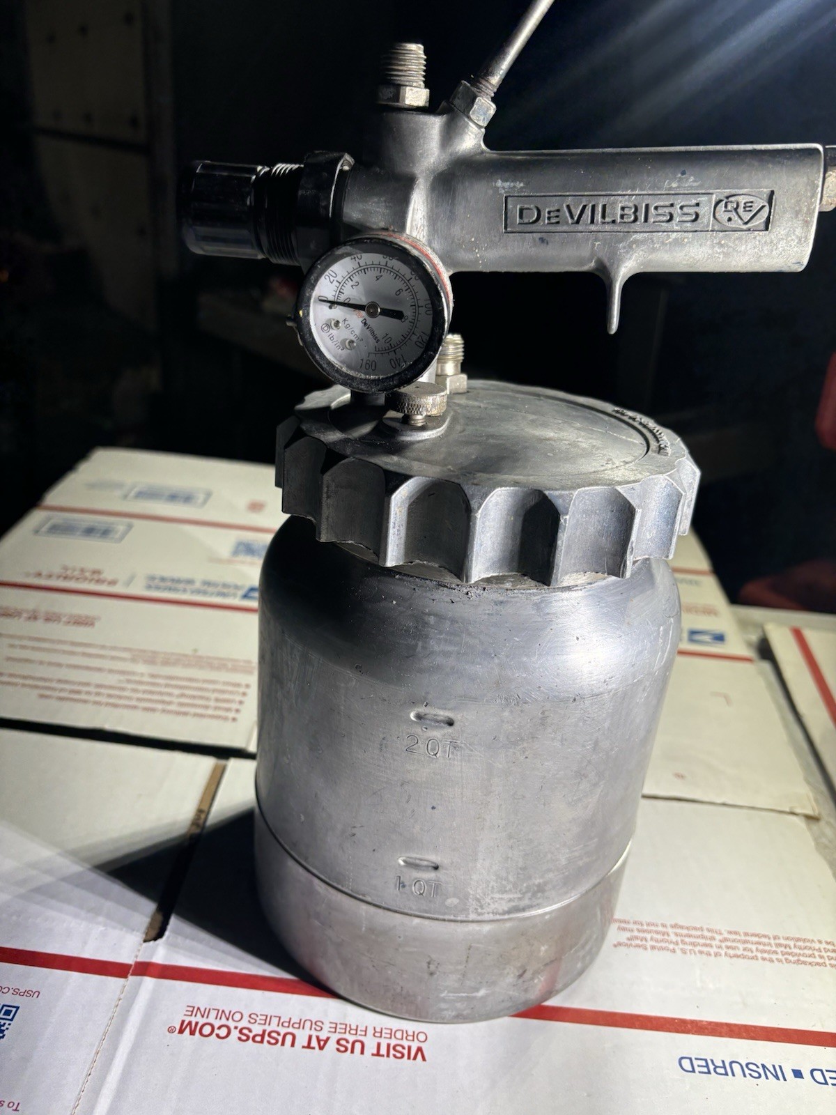 Devilbiss KB2 2 Quart Pressure Cup
