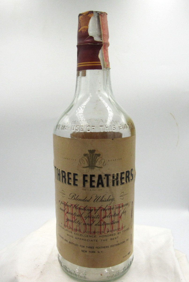 MU - 1946 Three Feather Whiskey New York, NY Clear Quart Labeled Whiskey Bottle